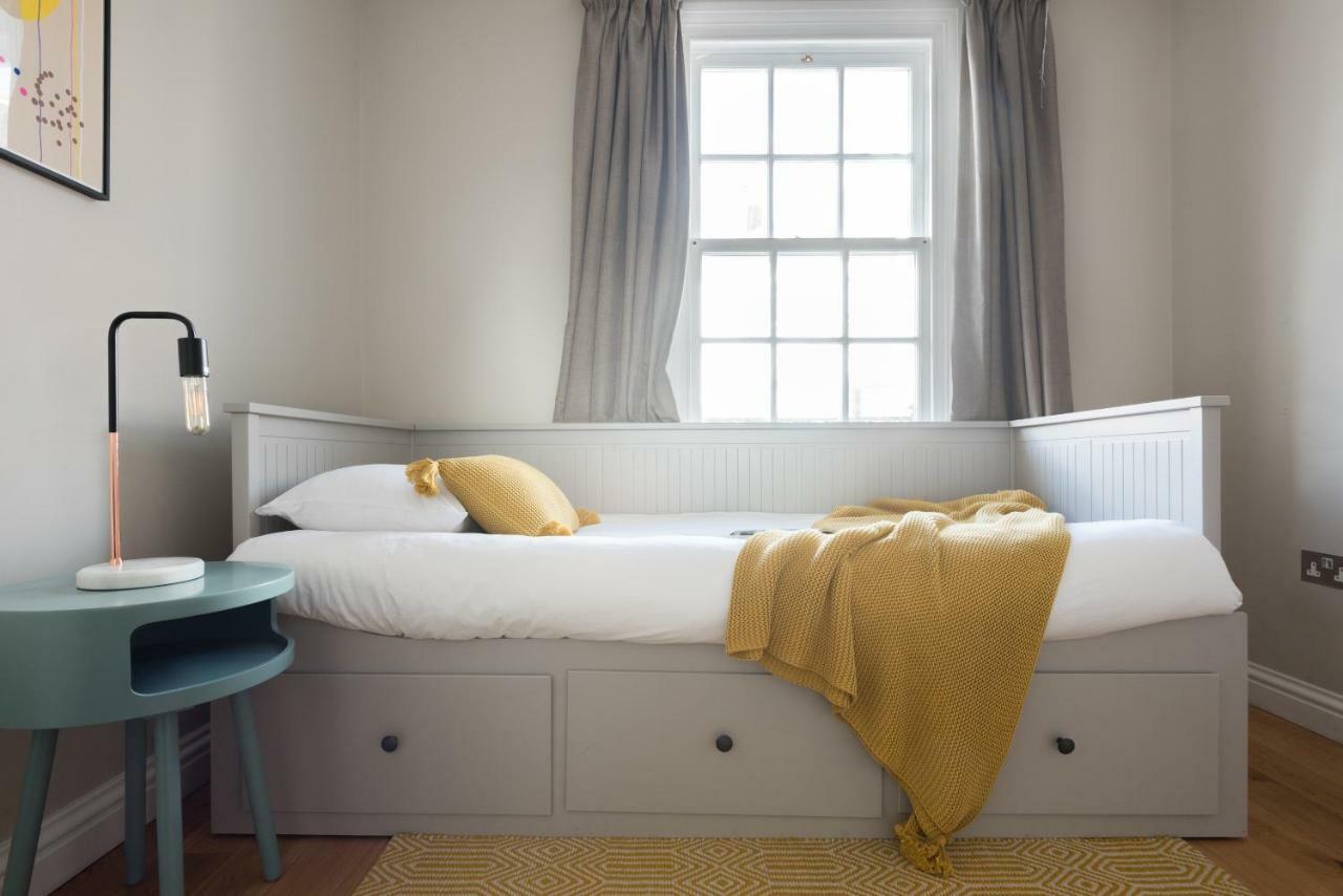 The Navy Court - Scandinavian Inspired 4Bdr Home Oxford Eksteriør bilde